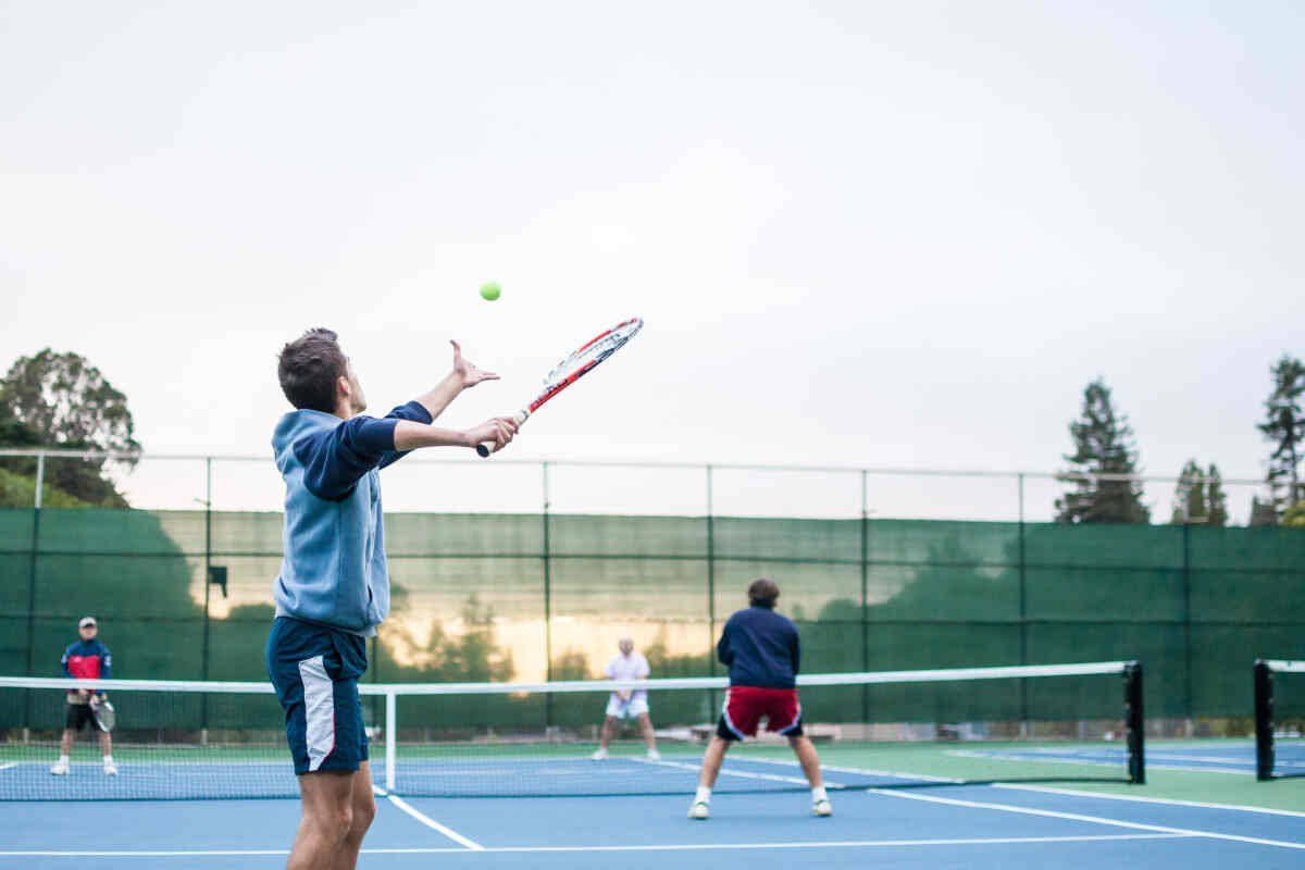 Giocatori di tennis in campo