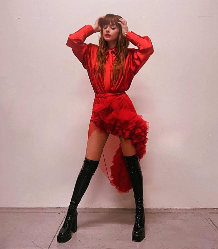 Annalisa foto bollino rosso vestito stivali