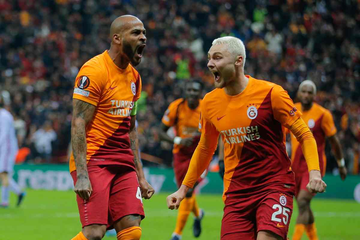 Giocatori del Galatasaray esultano
