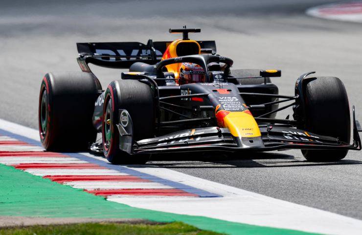 Verstappen punito con il taglio di 2 punti sulla patente F1 dopo l'incidente con Norris