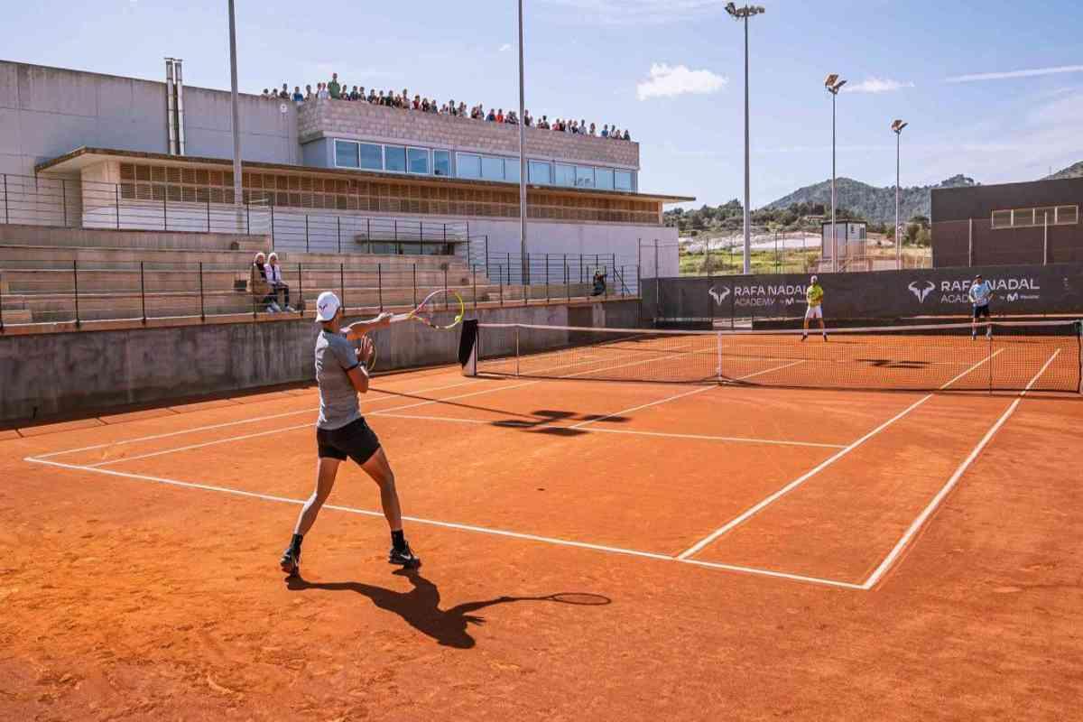 Alluvione colpisce l'Academy di Nadal, ma la solidarietà trionfa