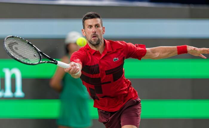 Djokovic trionfa a Shanghai raggiungendo la semifinale