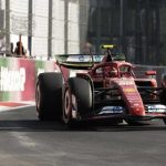 Ferrari in testa con Sainz, Russell coinvolto in incidente