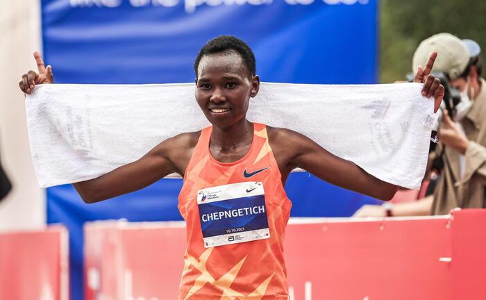 Kenyan Runner Chepngetich Shatters World Record by 2 Minutes in Marathon