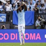 Lazio trionfa con uno spettacolo in campo, Genoa in caduta libera e in attesa di Balotelli