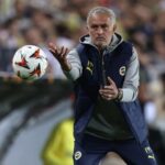 Mourinho si trasforma in 'The Crying One' durante lo show in Turchia