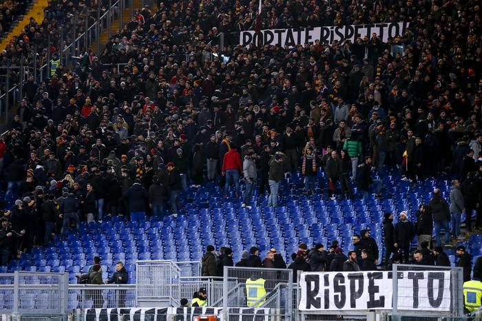 Protesta dei tifosi della Roma contro Friedkin: richiesta di cambiamento