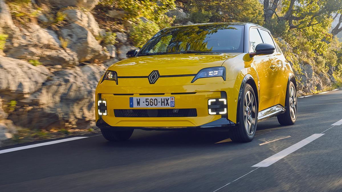 Rinasce l'iconica Renault 5 E-Tech: divertimento elettrico al volante