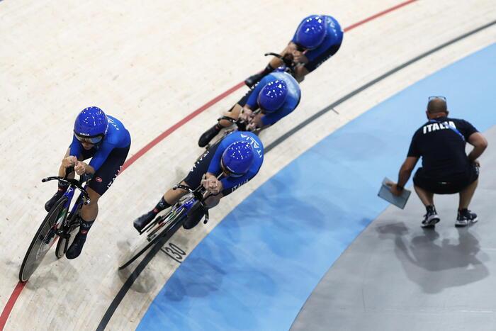 Successo sorprendente per l'Italia nella gara di inseguimento a squadre donne ai Mondiali di ciclismo su pista