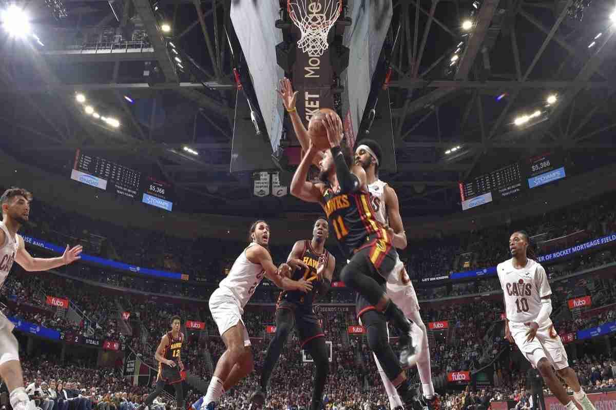 Atlanta conquista cleveland con 22 assist di young, thunder trionfano contro i warriors