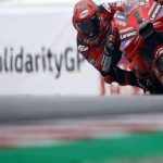 Bagnaia resiste e conquista la pole a Barcellona, Martin in quarta posizione