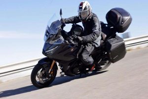 Honda nt1100: la tourer che conquista come l'africa twin