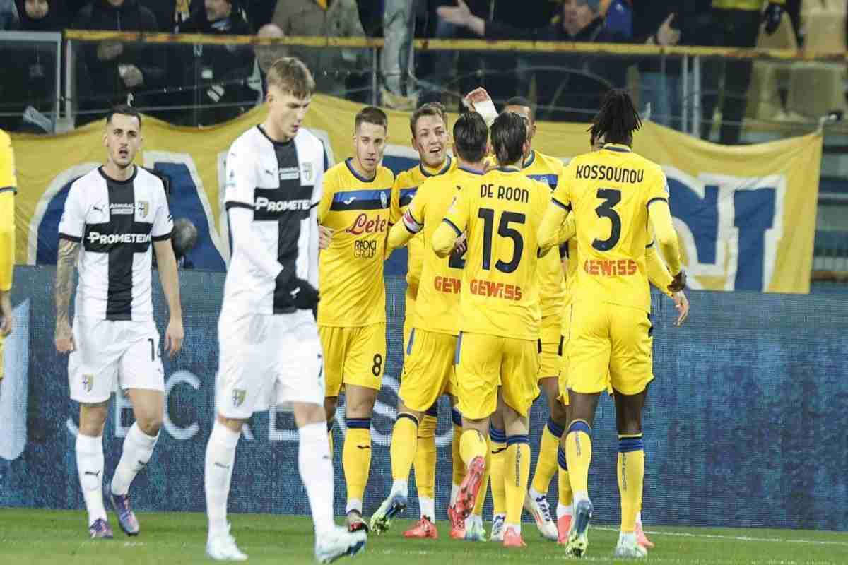 Il parma sorprende l'atalanta: settima vittoria e primato in classifica con tre gol da sogno