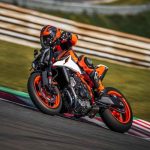 La nuova KTM 990 Duke R del 2025: la rivoluzione della naked