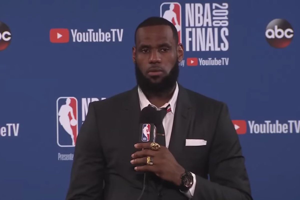 LeBron spiazza tutti con il suo annuncio