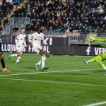 Lecce conquista venezia con un gol di dorgu e le parate di falcone