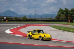 Porsche 930 turbo gruppo b: un'esperienza mozzafiato in pista a Franciacorta