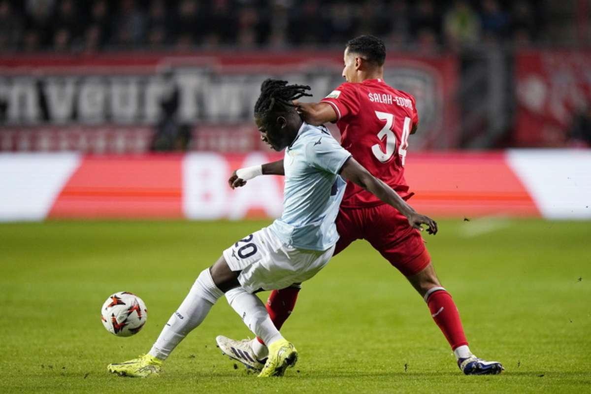 Scandalo razzista in Europa League: Tchaouna del Lazio preso di mira, Twente punito dalla UEFA