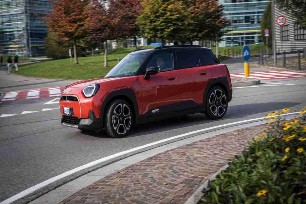 Scopriamo il mini aceman: il crossover elettrico che conquista