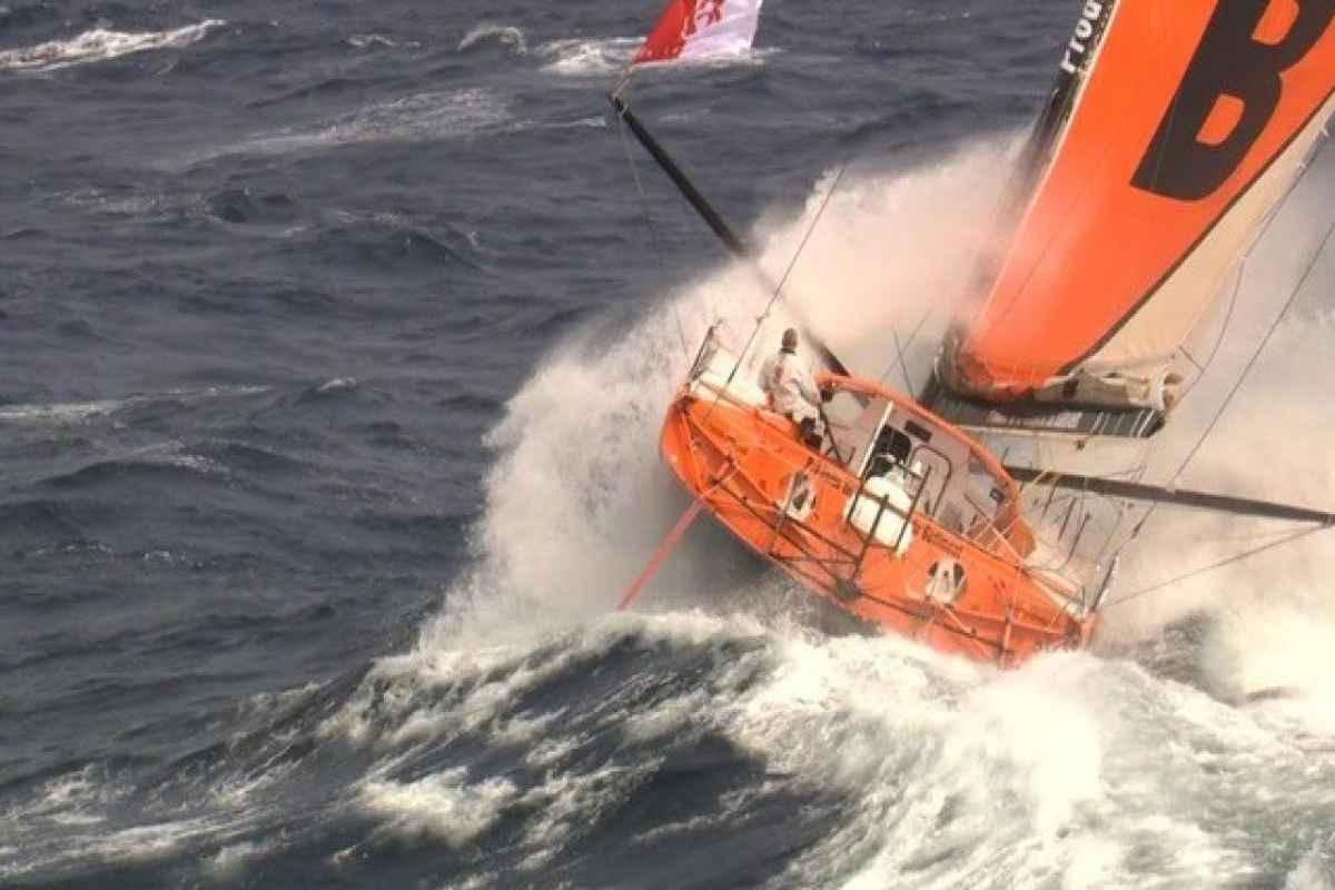 Sfide Estreme: Il Romanzo Vendé Globe tra Mare e Destino Mortale