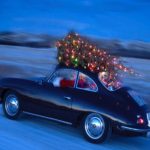 Trasportare l'albero di natale in auto: consigli per evitare multe