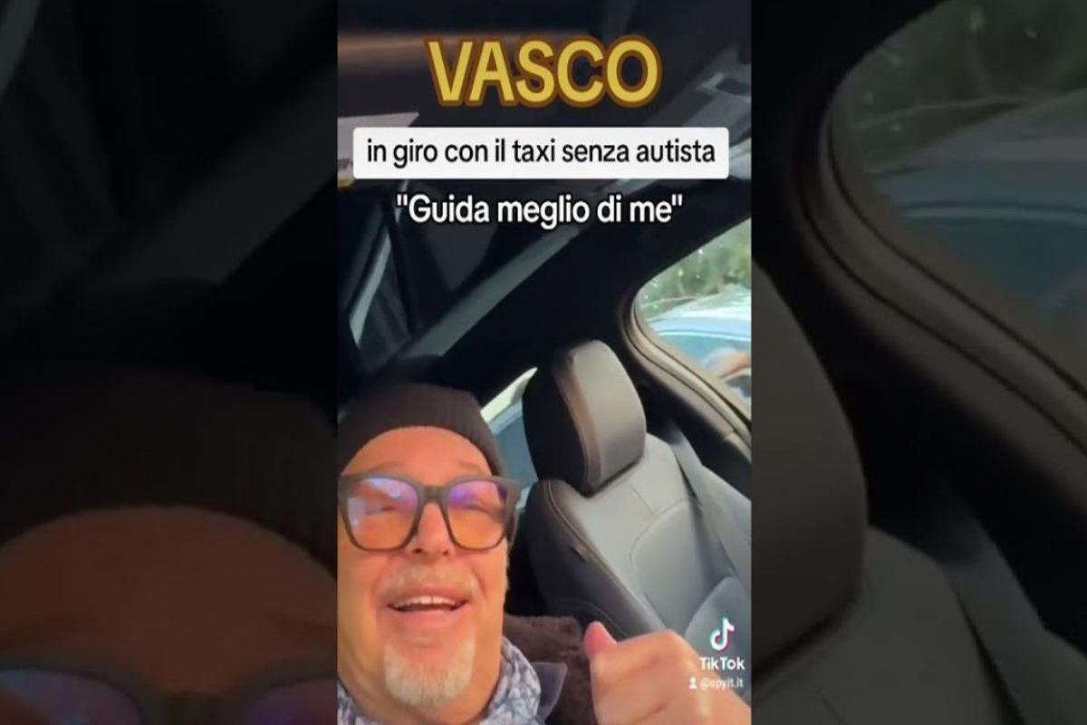 Vasco rossi prova il robotaxi di waymo: un viaggio nel futuro