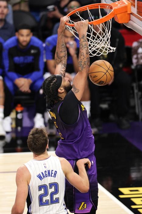 Wagner sorprende i lakers mentre minnesota crolla a toronto