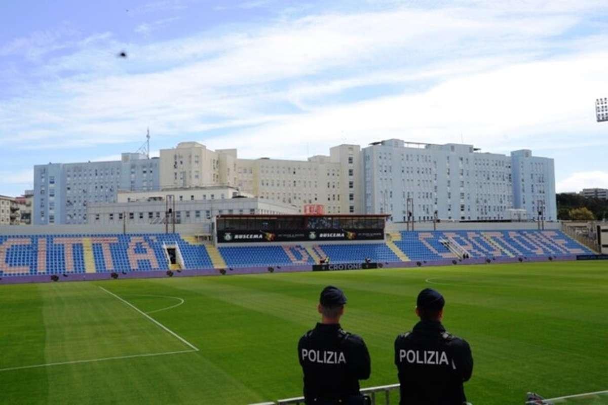 Calciatore del benevento colpisce tifosi con una bottiglia: scatta il daspo