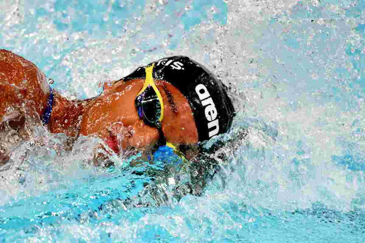 Italia conquista l'oro nella staffetta 4x50 sl mista ai mondiali di nuoto 25m