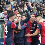 Cagliari travolge il Lecce e conquista la salvezza con un grande sorpasso