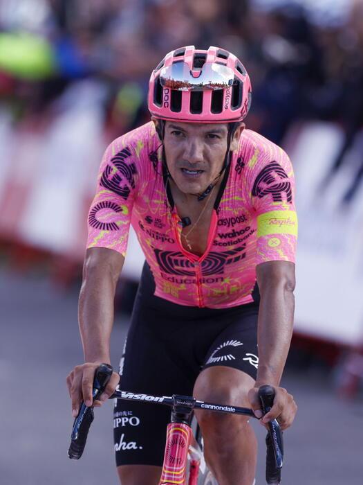 Carapaz torna al Giro: la sfida per riconquistare la maglia rosa