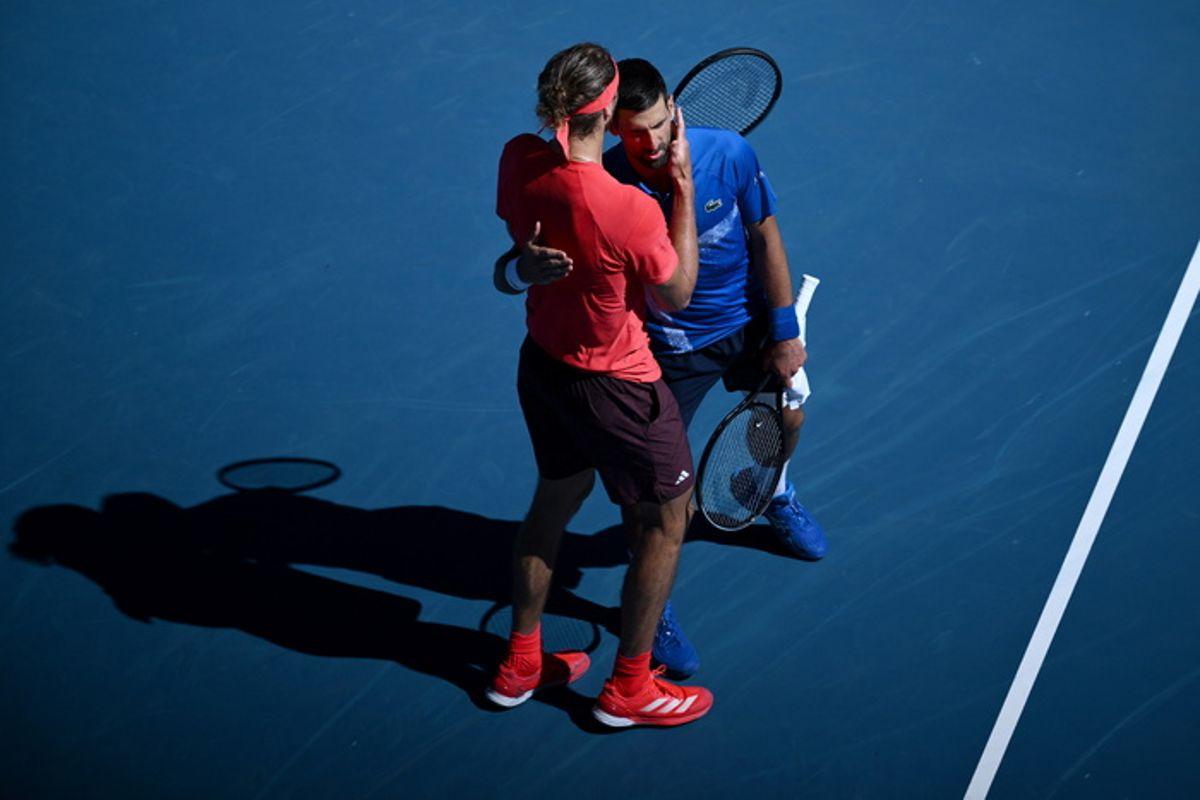 Djokovic abbandona l'Australian Open, Zverev conquista la finale