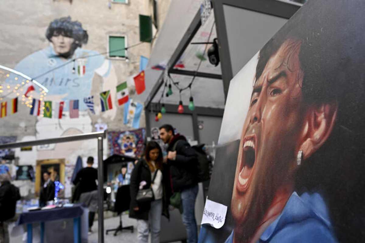 Kvaratskhelia dice addio a Napoli: un emozionante saluto in Largo Maradona