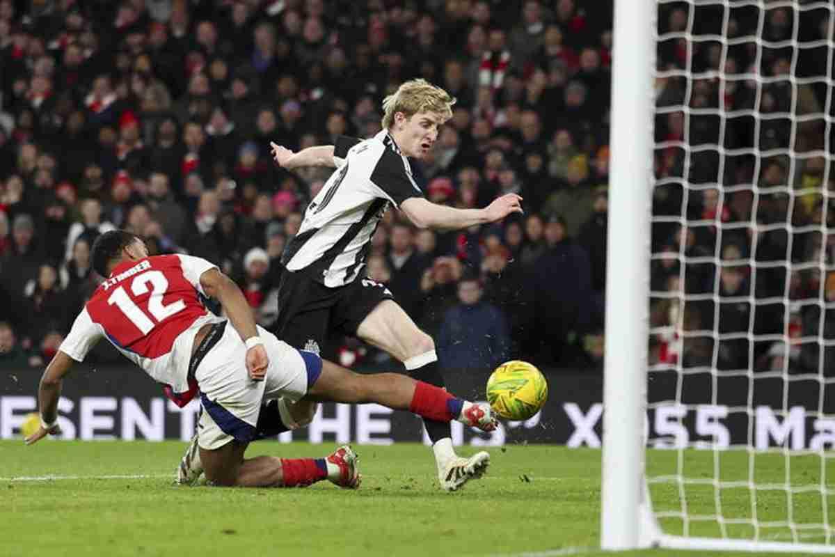 Newcastle conquista la efl cup con una vittoria convincente contro l'arsenal