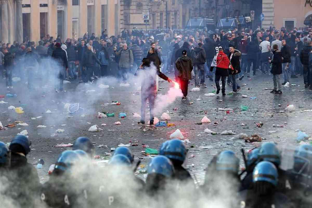 Roma-Eintracht: la battaglia contro gli ultrà a Piazza di Spagna