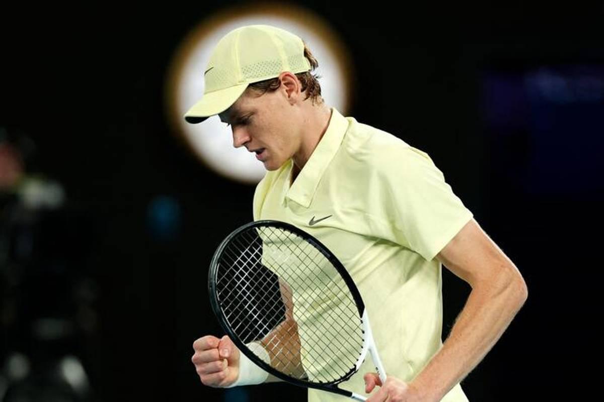 Sinner si prepara al chiuso per la sfida con Zverev all'Australian Open