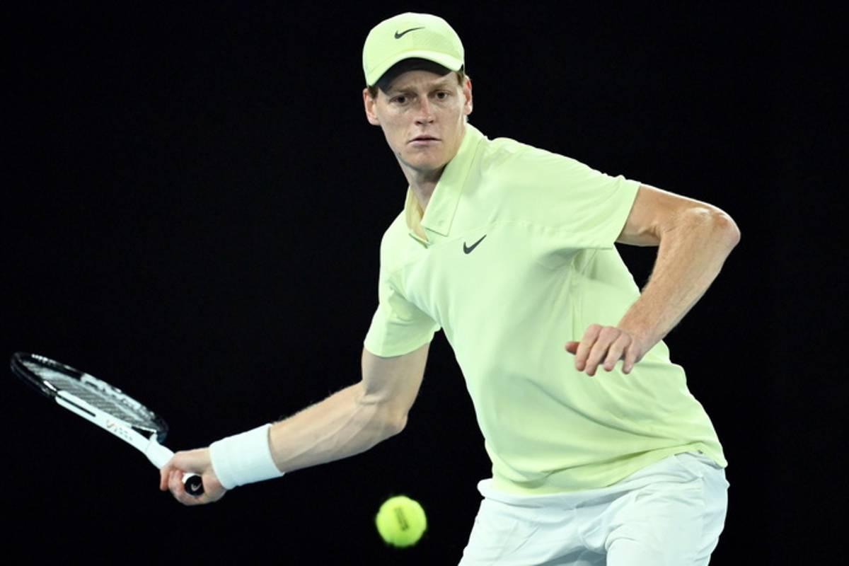 Sinner trionfa e avanza in semifinale, De Minaur fuori nel Australian Open