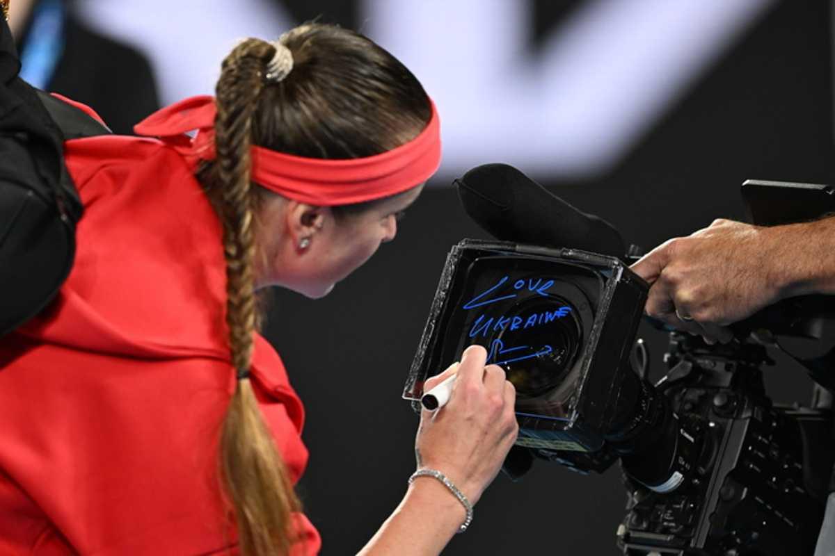 Svitolina avanza ai quarti dell'Australian Open: il gesto che fa discutere con la russa