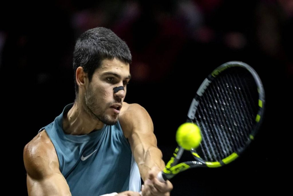 Alcaraz conquista la finale ad ATP Rotterdam: la sfida con De Minaur si avvicina