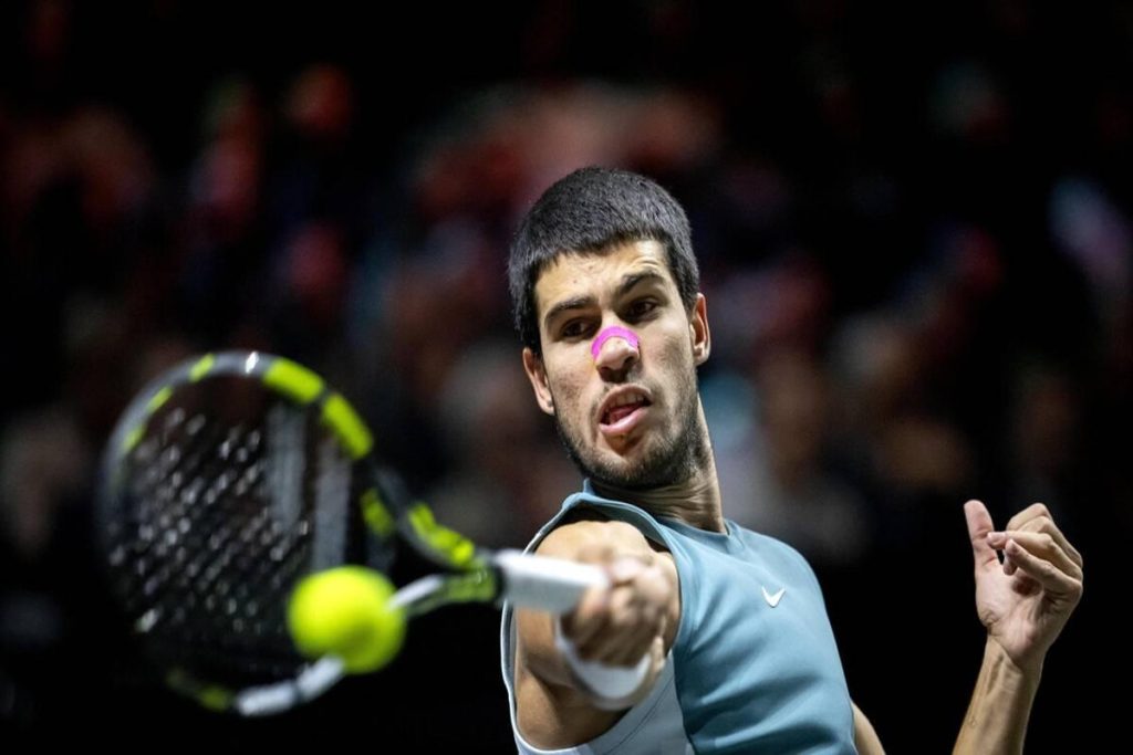 Alcaraz trionfa al debutto a Doha, batte Cilic in due set