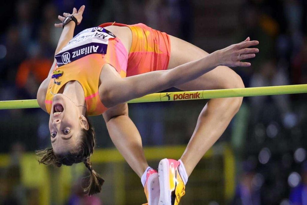 Atletica: Sioli conquista UdinJump con un salto da record, Mahuchikh debutta alla grande