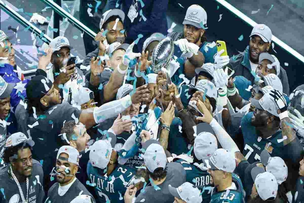 Eagles trionfano al Super Bowl: Chiefs sconfitti 40-22 in una finale emozionante