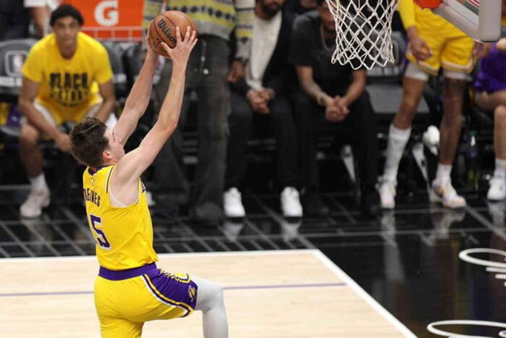 I Lakers brillano nel derby mentre si attende il ritorno di Doncic