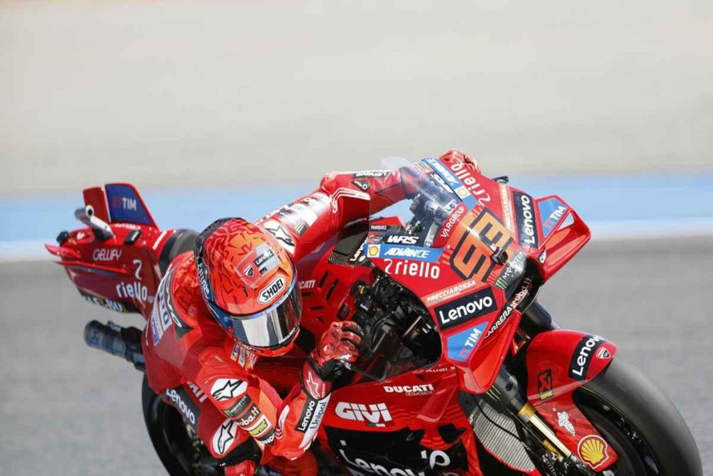 Marquez domina le prove libere in Thailandia con una performance da urlo