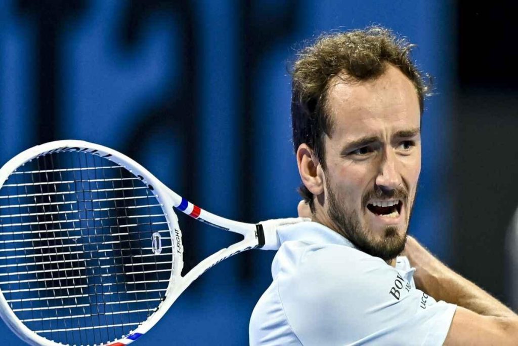 Medvedev si ritira a Doha, Auger-Aliassime conquista la semifinale