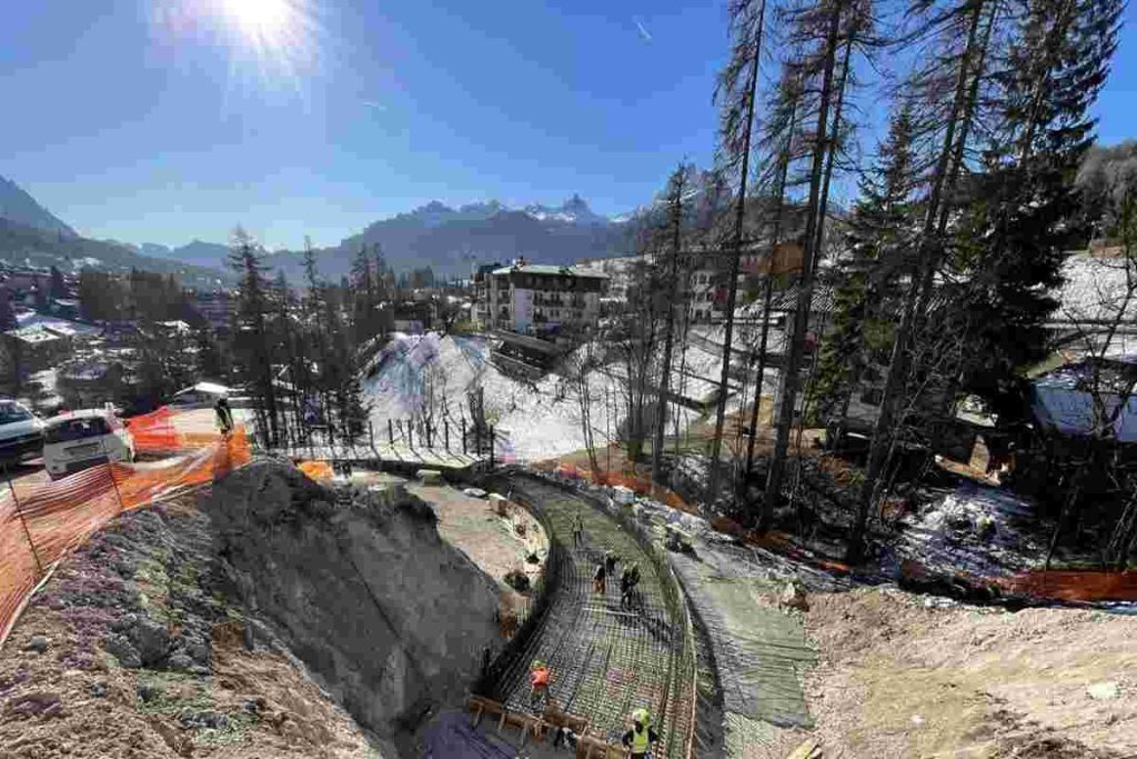 Milano-Cortina: tra conflitti e sabotaggi, la pista da bob resta un campo di battaglia