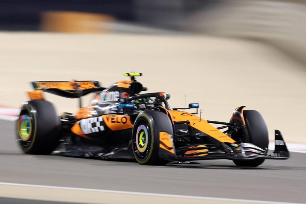 Norris guida la McLaren al successo in Bahrain, Leclerc conquista il quarto posto con la Ferrari