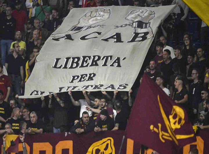 Tifosi della Roma scrivono messaggi antisemiti a Parma: la denuncia di Pavoncello