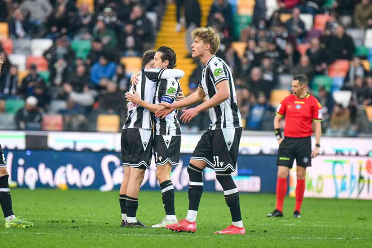 Udinese festeggia la vittoria in casa dopo 100 giorni di attesa