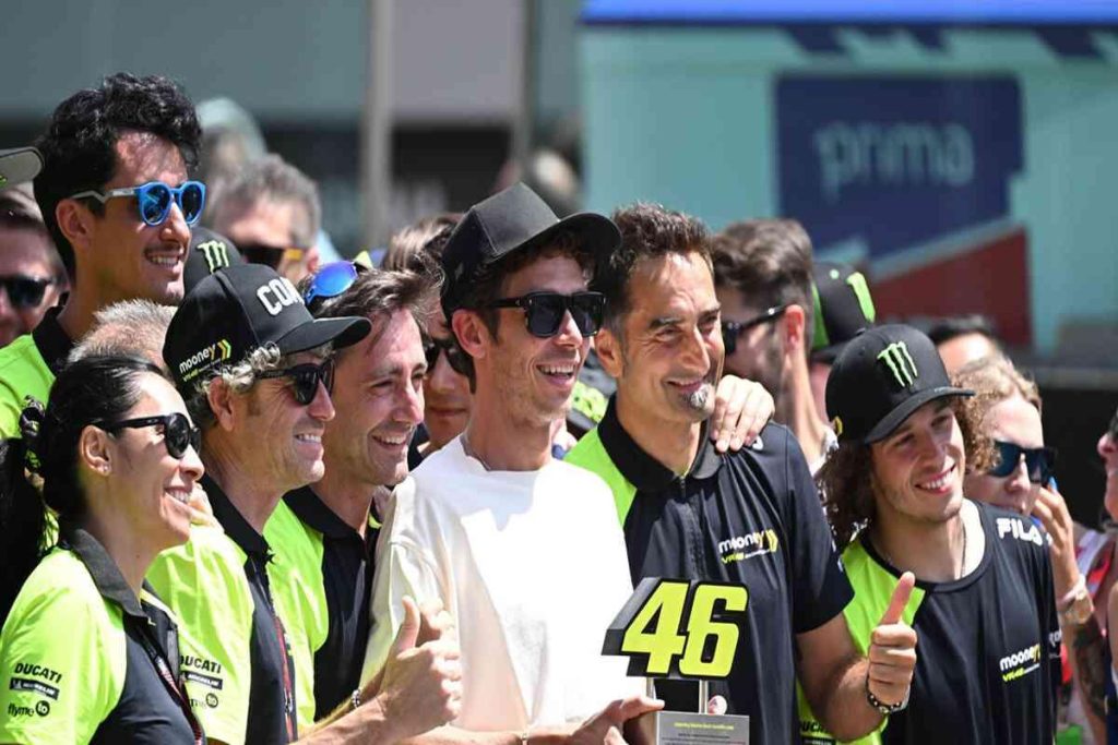 Valentino Rossi compie 46 anni: l'Inter celebra il campione sui social